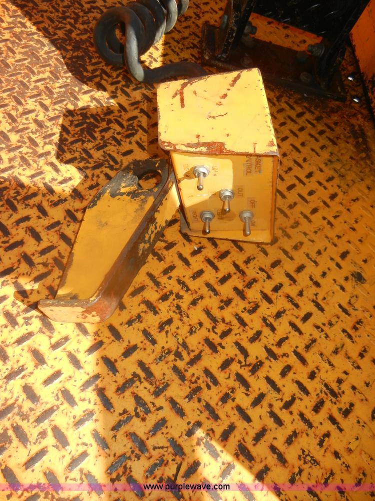 image for item D4465 2003 Ford F550 XL Super Duty boom lift utility truck