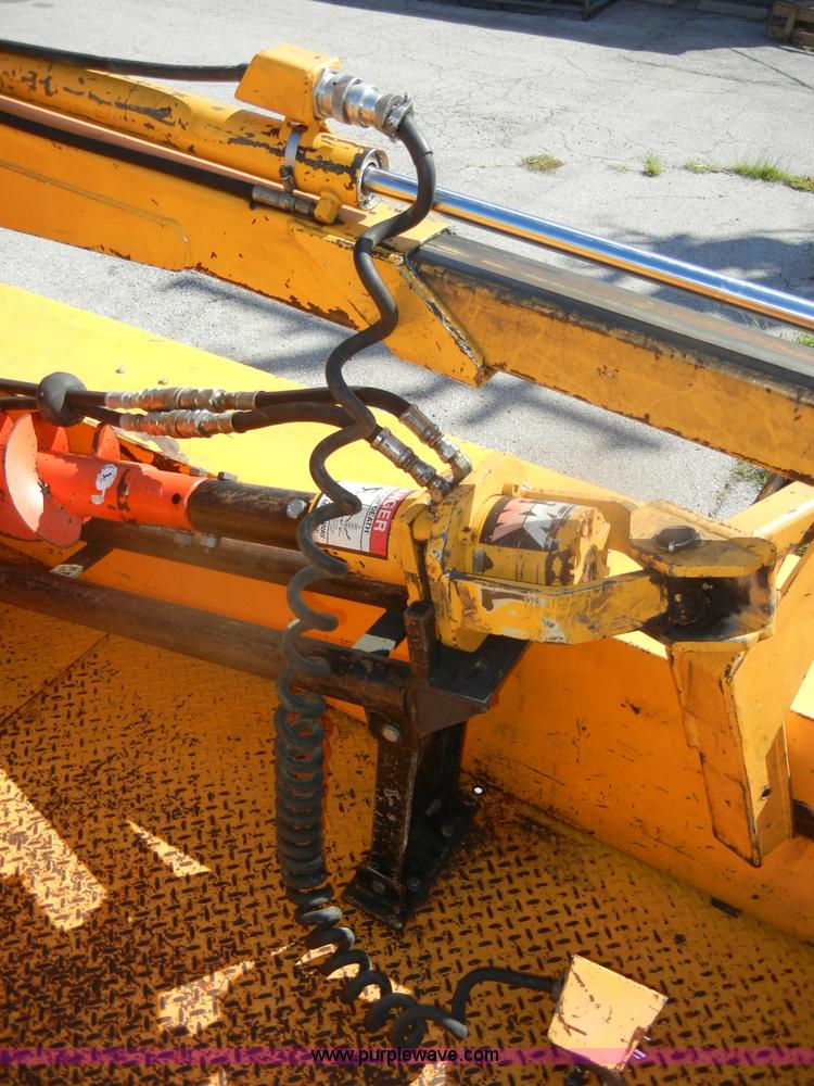 image for item D4465 2003 Ford F550 XL Super Duty boom lift utility truck