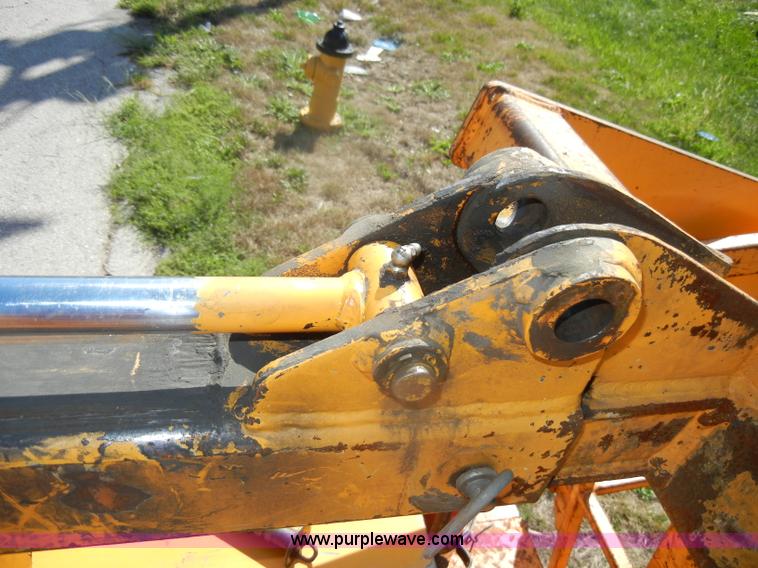 image for item D4465 2003 Ford F550 XL Super Duty boom lift utility truck