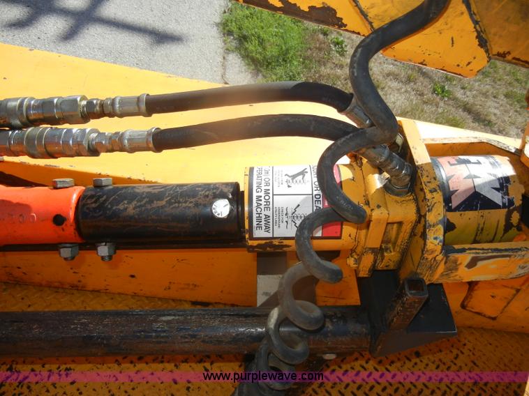 image for item D4465 2003 Ford F550 XL Super Duty boom lift utility truck