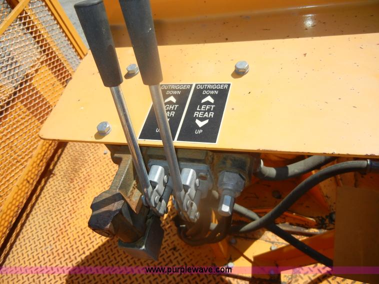 image for item D4465 2003 Ford F550 XL Super Duty boom lift utility truck