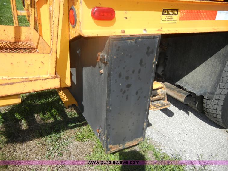 image for item D4465 2003 Ford F550 XL Super Duty boom lift utility truck