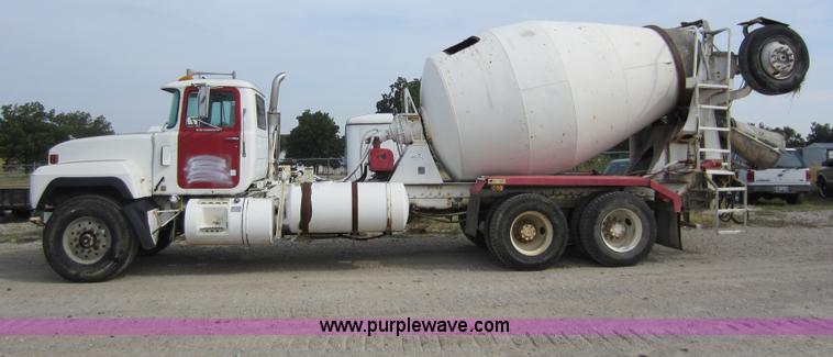 image for item D5618 1997 Mack RD690S mixer truck