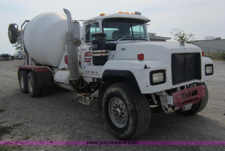 image for item D5618 1997 Mack RD690S mixer truck