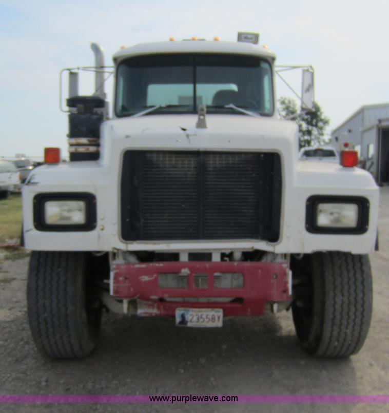 image for item D5618 1997 Mack RD690S mixer truck