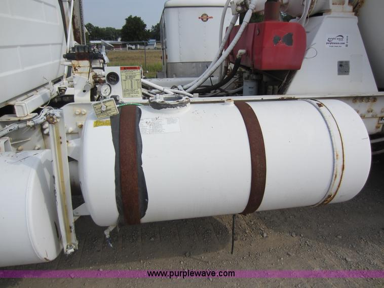 image for item D5618 1997 Mack RD690S mixer truck