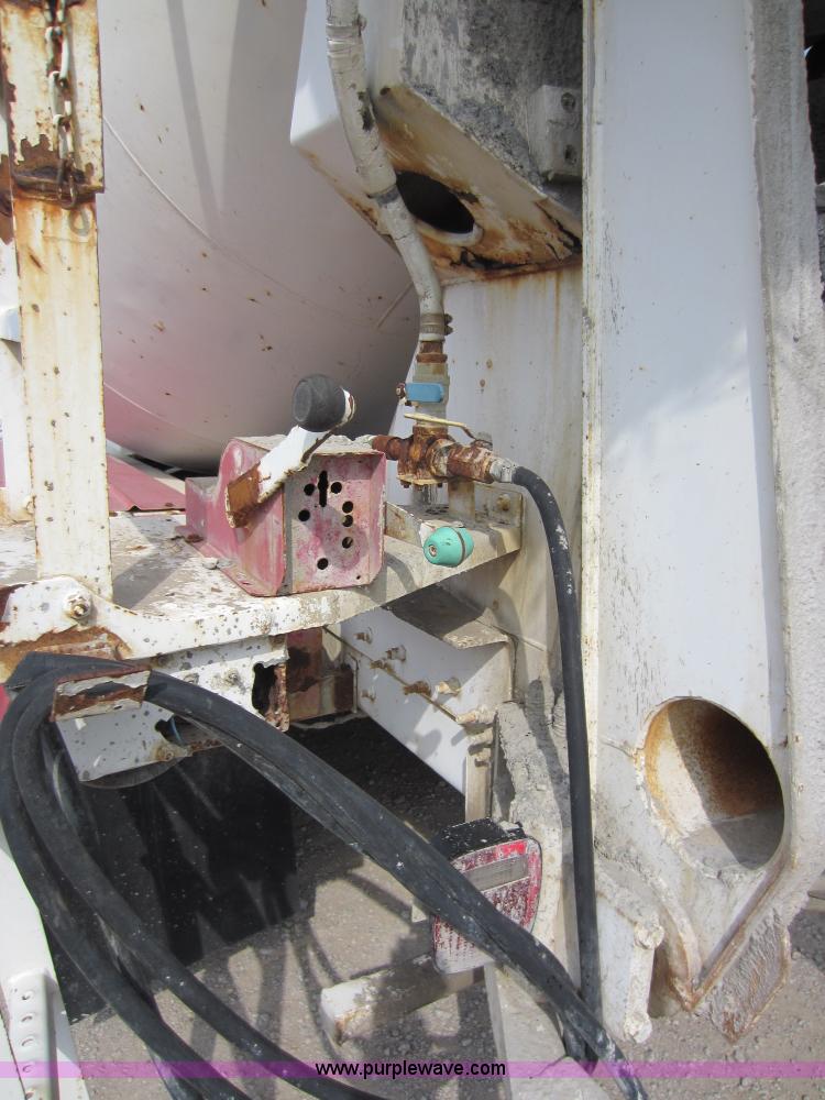 image for item D5618 1997 Mack RD690S mixer truck