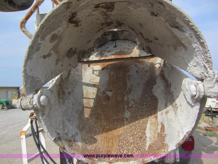 image for item D5618 1997 Mack RD690S mixer truck