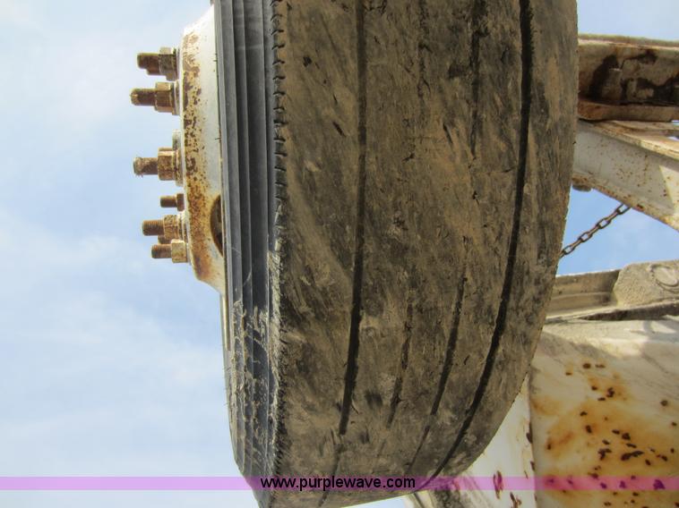 image for item D5618 1997 Mack RD690S mixer truck