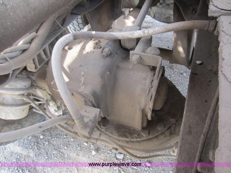 image for item D5618 1997 Mack RD690S mixer truck