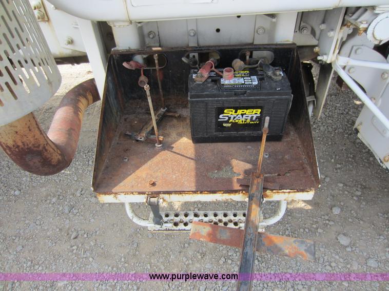 image for item D5618 1997 Mack RD690S mixer truck