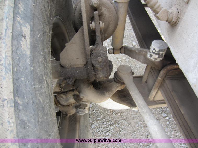 image for item D5618 1997 Mack RD690S mixer truck