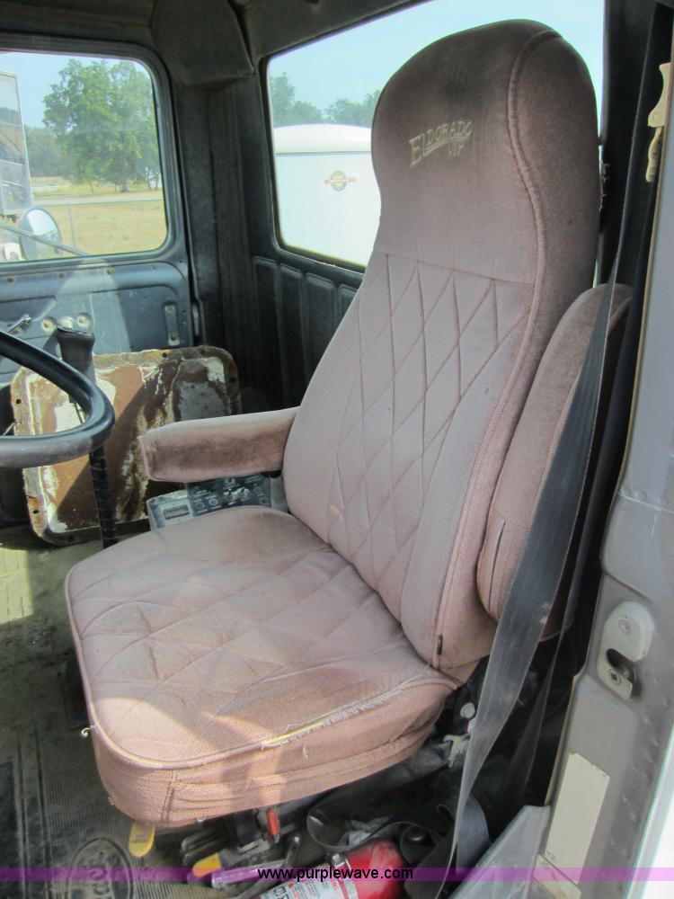 image for item D5618 1997 Mack RD690S mixer truck