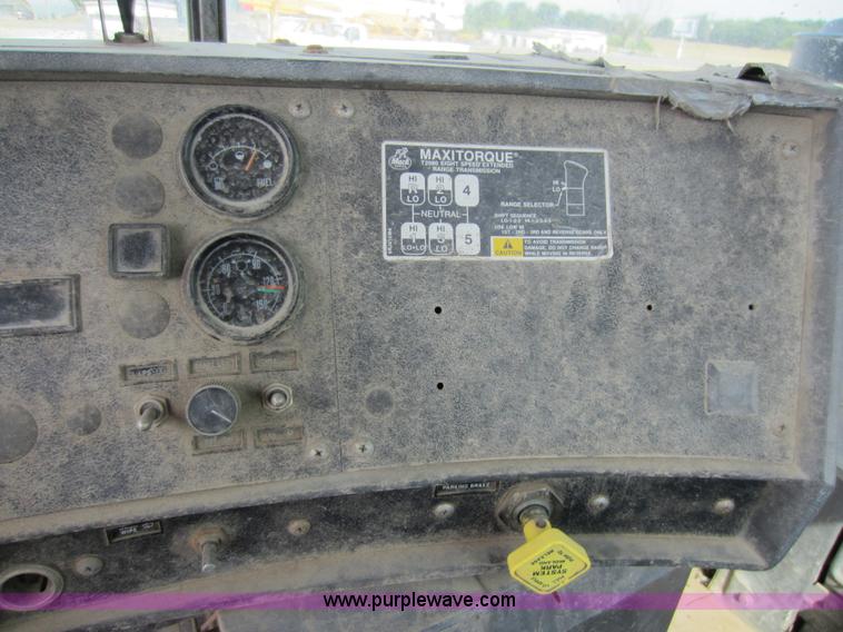 image for item D5618 1997 Mack RD690S mixer truck