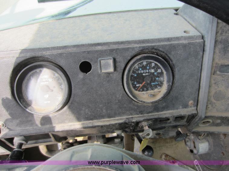 image for item D5618 1997 Mack RD690S mixer truck