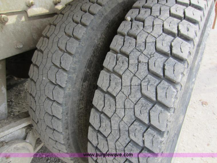 image for item D5618 1997 Mack RD690S mixer truck