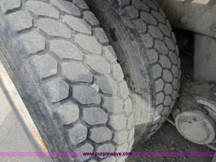 image for item D5618 1997 Mack RD690S mixer truck