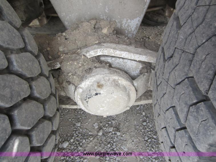 image for item D5618 1997 Mack RD690S mixer truck