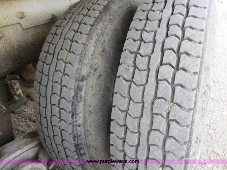 image for item D5618 1997 Mack RD690S mixer truck