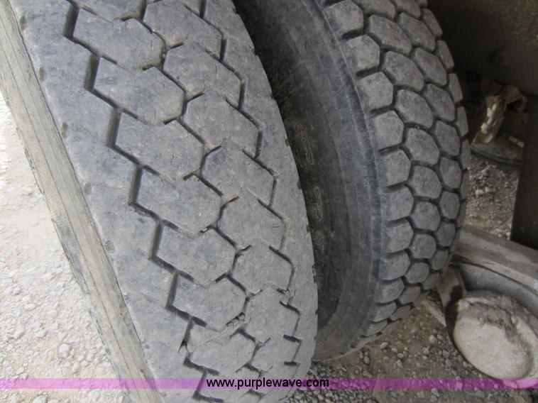 image for item D5618 1997 Mack RD690S mixer truck