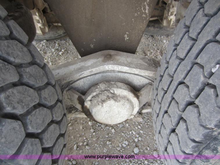 image for item D5618 1997 Mack RD690S mixer truck