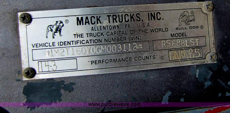 image for item D5618 1997 Mack RD690S mixer truck
