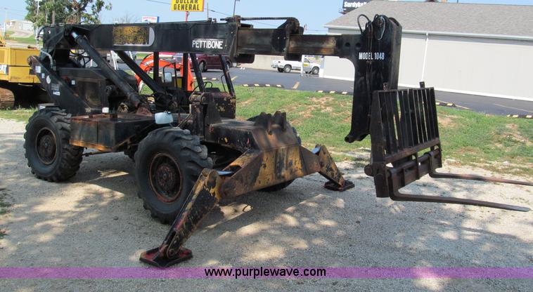 image for item E2079 Pettibone 1048 telehandler