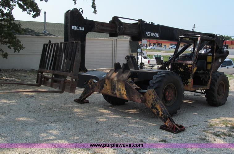image for item E2079 Pettibone 1048 telehandler