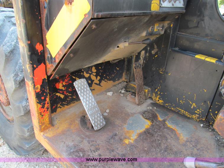 image for item E2079 Pettibone 1048 telehandler