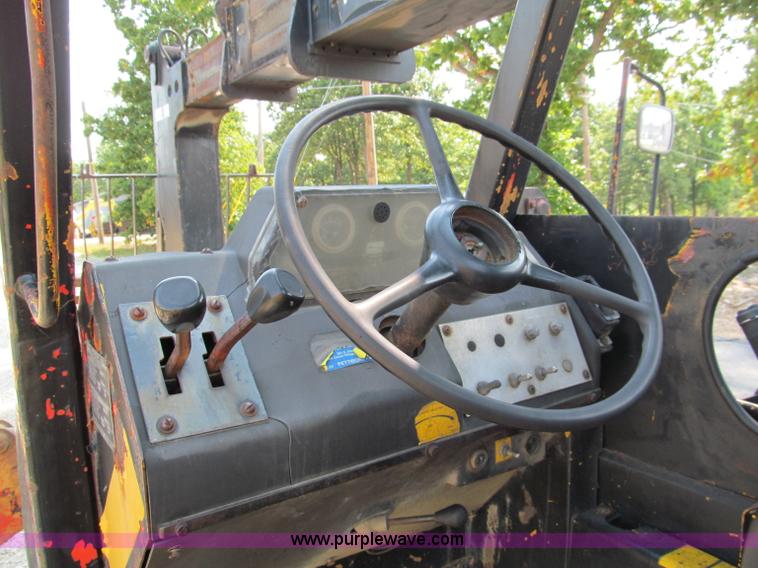 image for item E2079 Pettibone 1048 telehandler