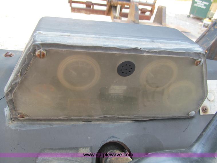 image for item E2079 Pettibone 1048 telehandler