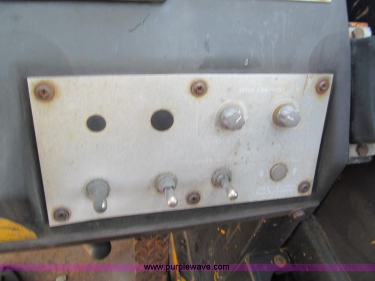 image for item E2079 Pettibone 1048 telehandler