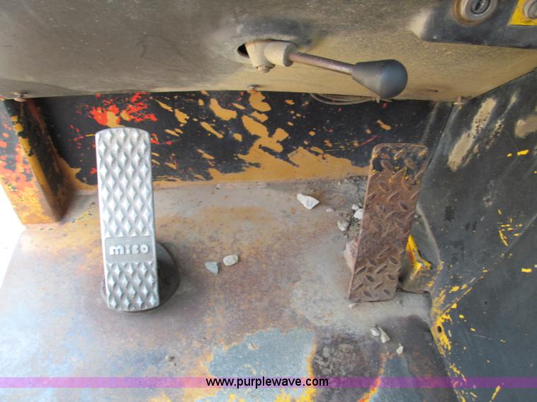 image for item E2079 Pettibone 1048 telehandler