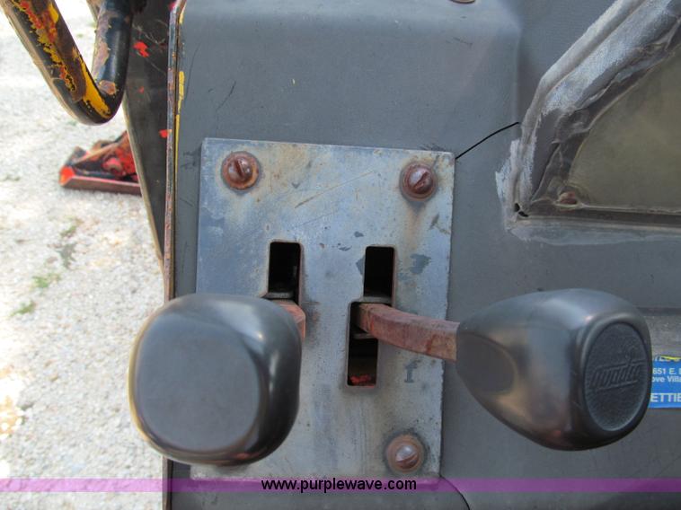 image for item E2079 Pettibone 1048 telehandler