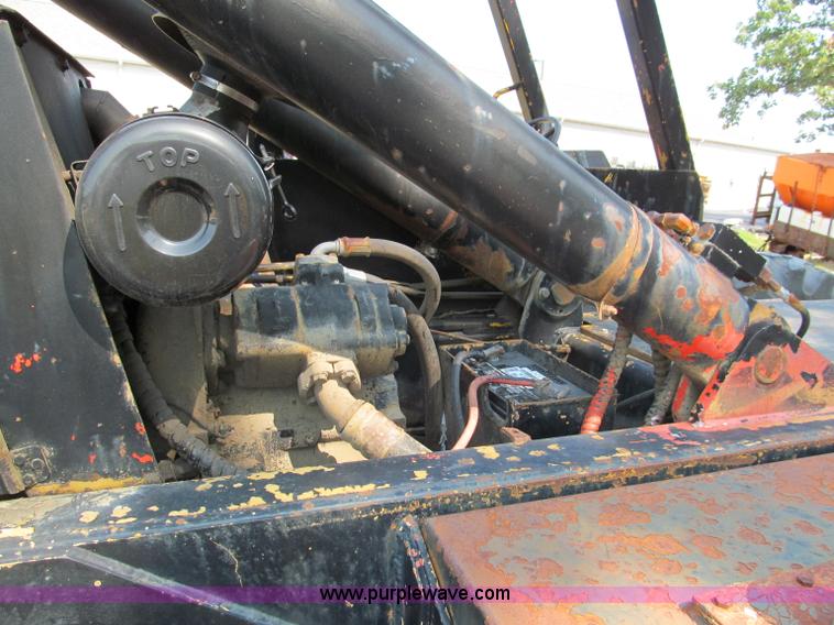 image for item E2079 Pettibone 1048 telehandler