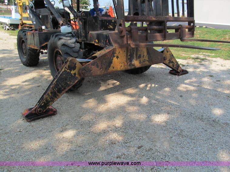 image for item E2079 Pettibone 1048 telehandler