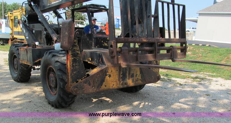 image for item E2079 Pettibone 1048 telehandler