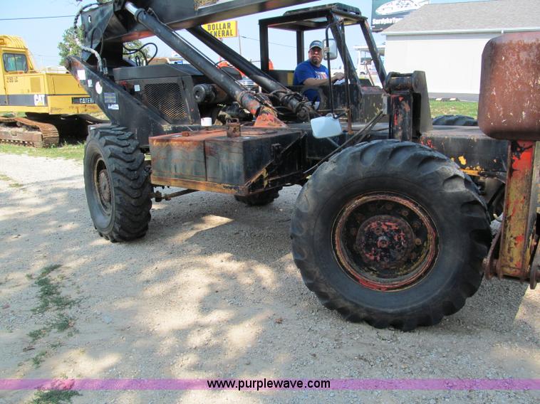 image for item E2079 Pettibone 1048 telehandler