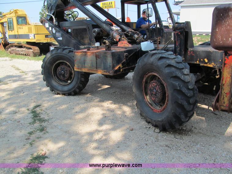 image for item E2079 Pettibone 1048 telehandler