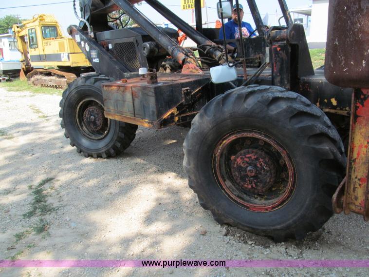 image for item E2079 Pettibone 1048 telehandler