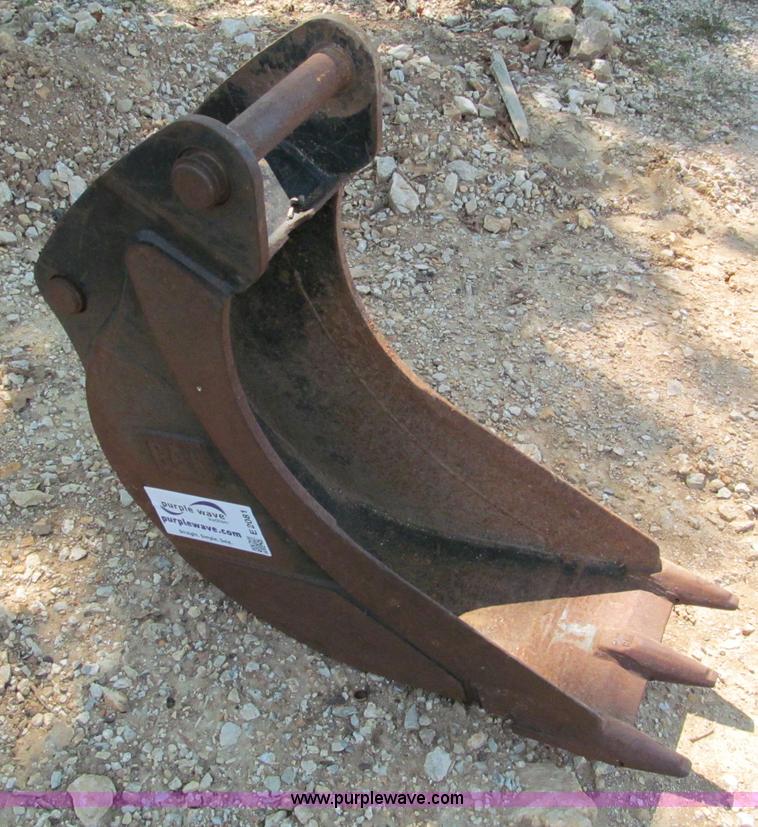 image for item E2081 Caterpillar 420D backhoe bucket