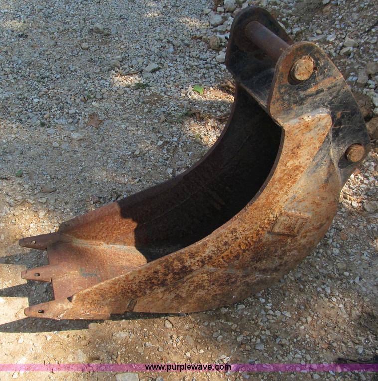image for item E2081 Caterpillar 420D backhoe bucket