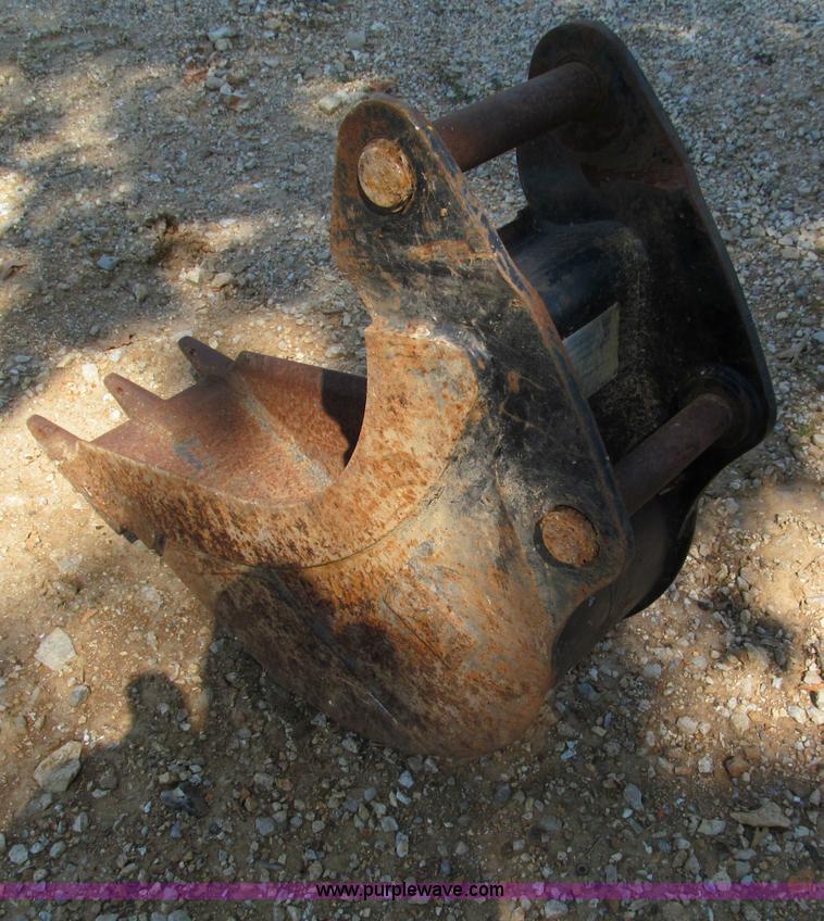 image for item E2081 Caterpillar 420D backhoe bucket