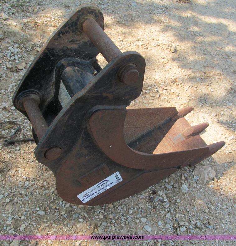 image for item E2081 Caterpillar 420D backhoe bucket