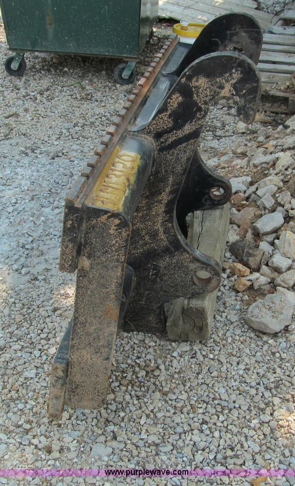 image for item E2082 Heavy duty quick attach fork carriage