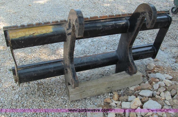 image for item E2082 Heavy duty quick attach fork carriage