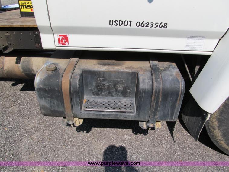 image for item E2088 1995 Ford F800 truck cab and chassis