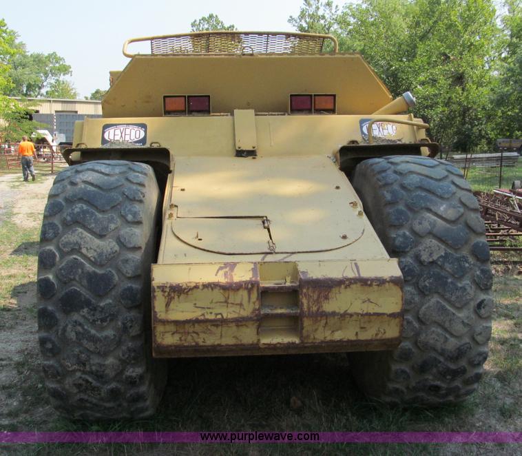 image for item E2089 1994 Caterpillar 613C Series II paddle scraper