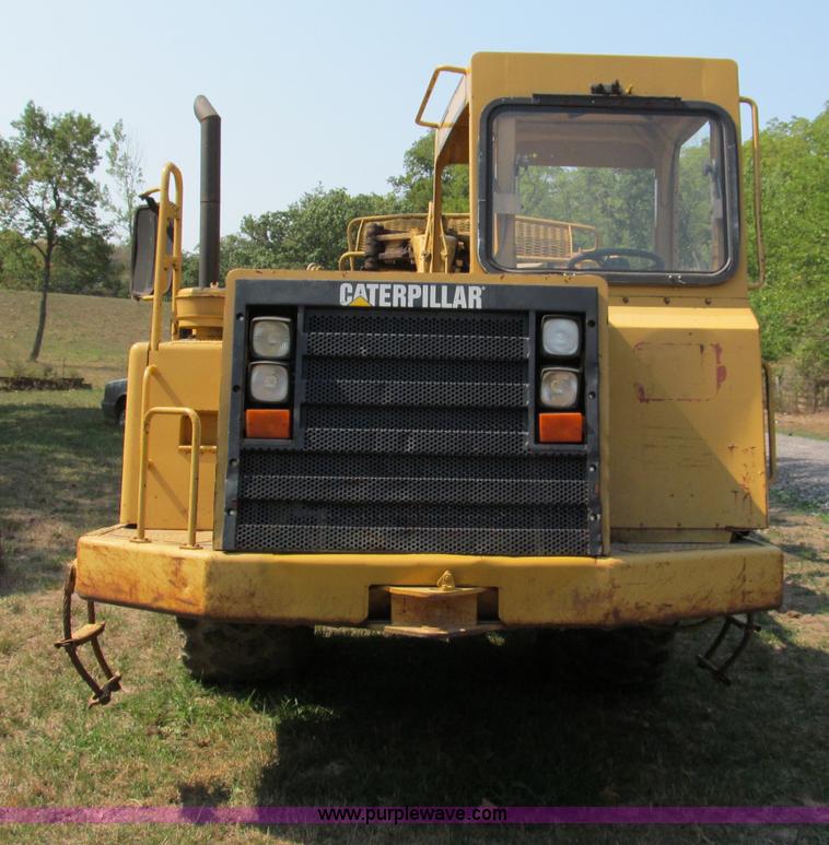 image for item E2089 1994 Caterpillar 613C Series II paddle scraper