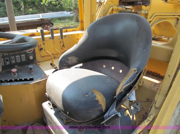 image for item E2089 1994 Caterpillar 613C Series II paddle scraper